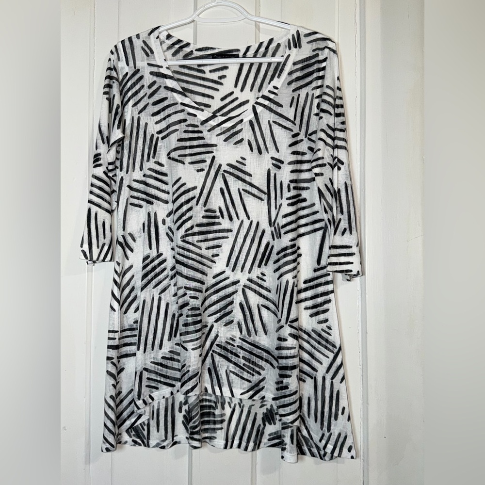 Nally & Millie women's XL Geometric Long Sleeve top shirt lightweight